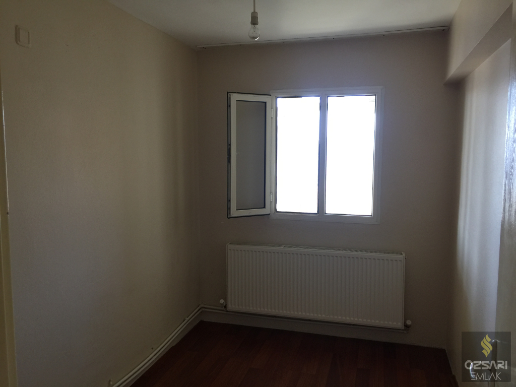 BORNOVA EVKA 4 3+1 GÜNEY CEPHE DOĞALGAZLI KİRALIK DAİRE