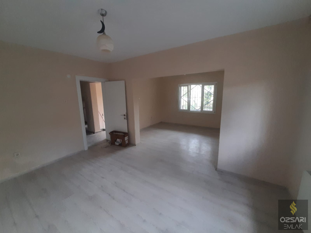 Bornova Atatürk mah. merkezinde 2+1 kiralık Doğalgazlı Dai...