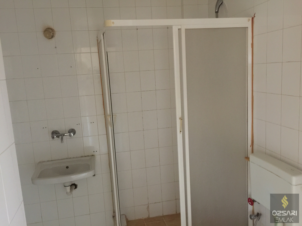 BORNOVA EVKA 4 3+1 GÜNEY CEPHE DOĞALGAZLI KİRALIK DAİRE