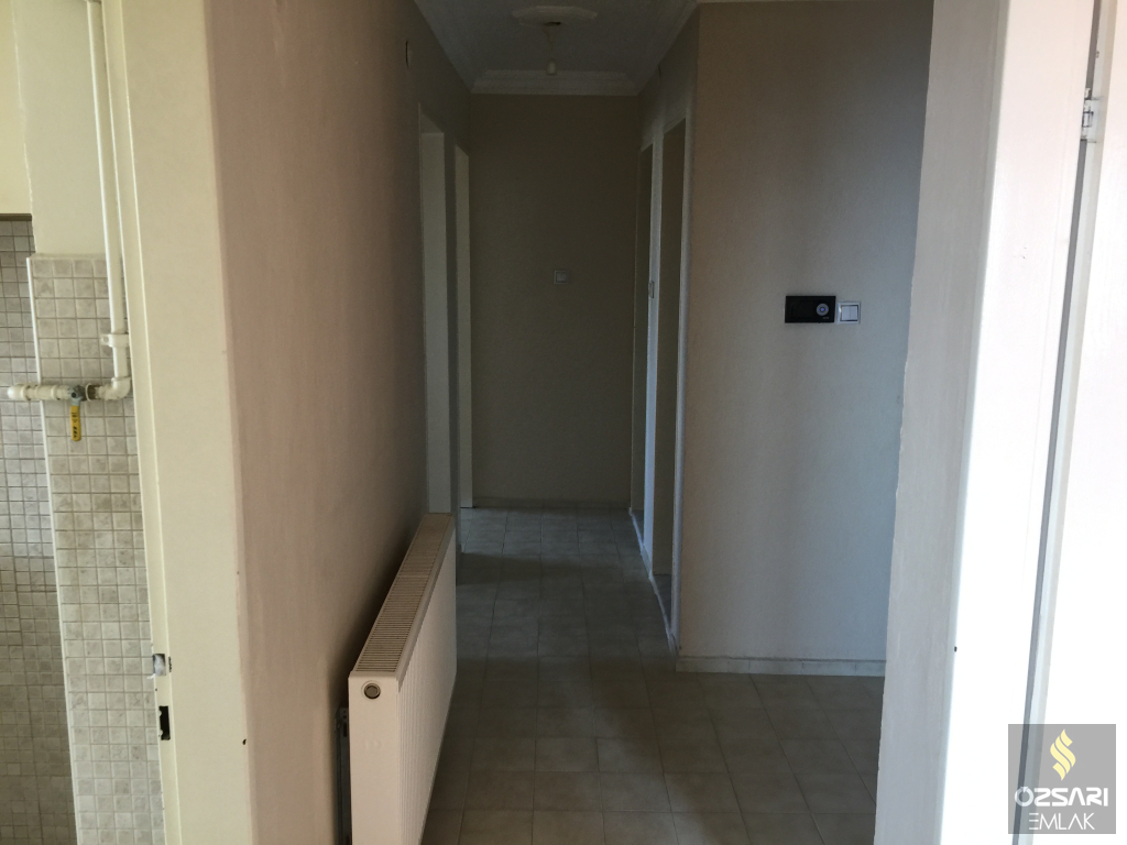 BORNOVA EVKA 4 3+1 GÜNEY CEPHE DOĞALGAZLI KİRALIK DAİRE