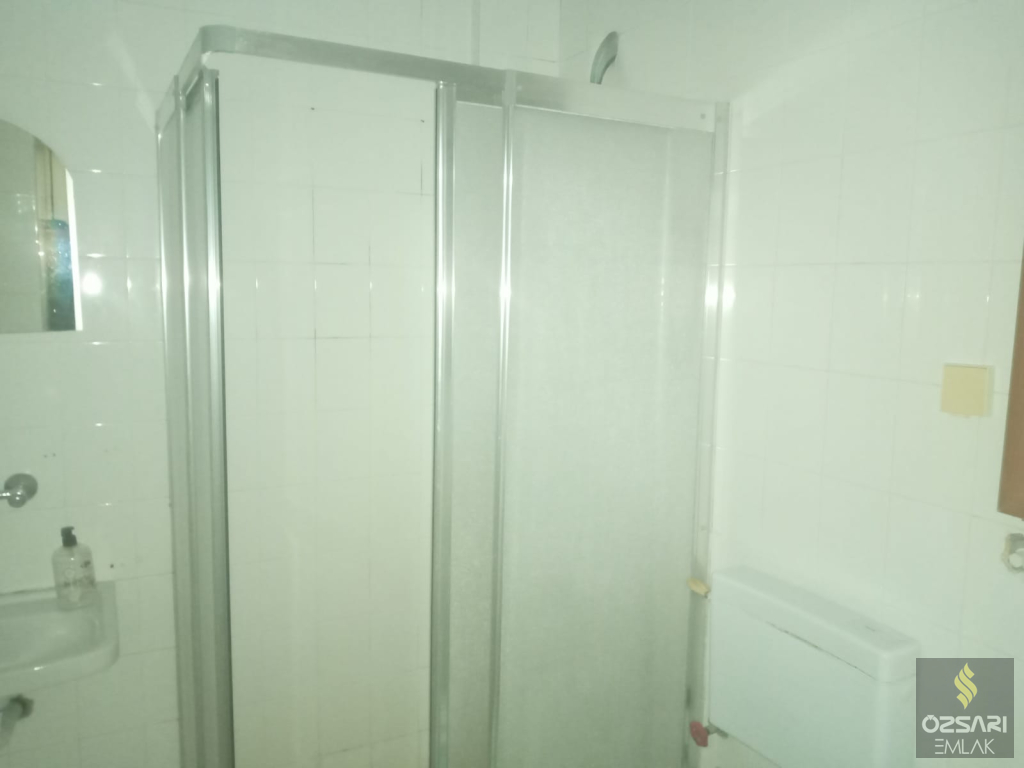 BORNOVA EVKA 4 3+1 GÜNEY CEPHE DOĞALGAZLI KİRALIK DAİRE...