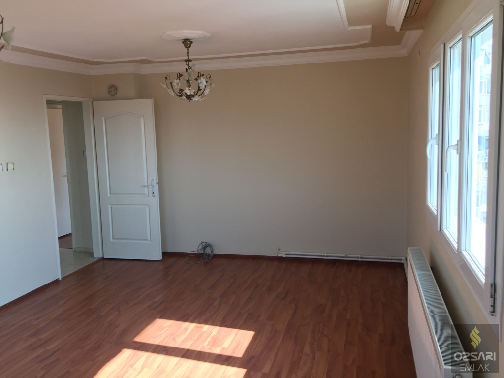 BORNOVA EVKA 4 3+1 GÜNEY CEPHE DOĞALGAZLI KİRALIK DAİRE