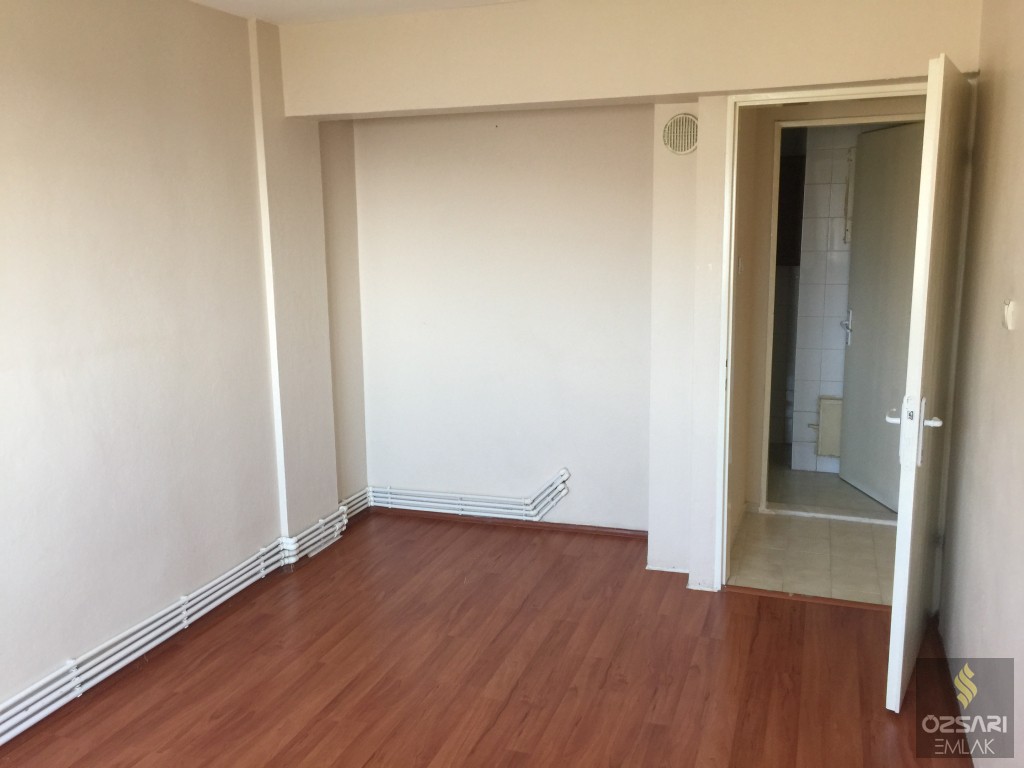 BORNOVA EVKA 4 3+1 GÜNEY CEPHE DOĞALGAZLI KİRALIK DAİRE