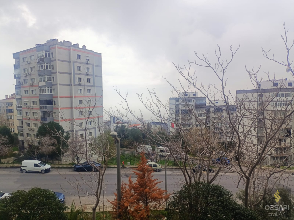 BORNOVA EVKA 4 2+1 GÜNEY CEPHE  KİRALIK DAİRE