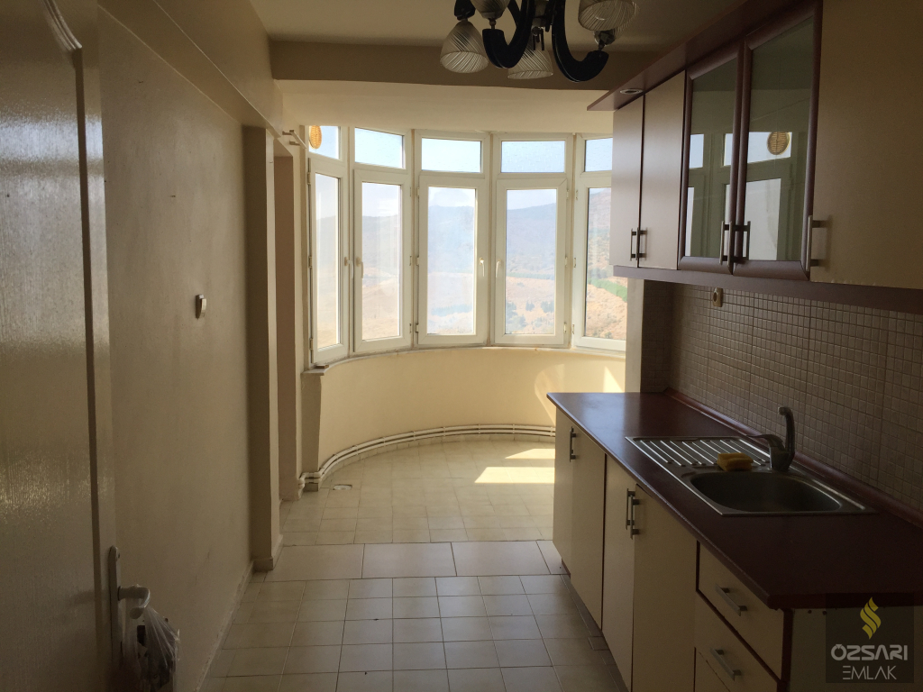 BORNOVA EVKA 4 3+1 GÜNEY CEPHE DOĞALGAZLI KİRALIK DAİRE