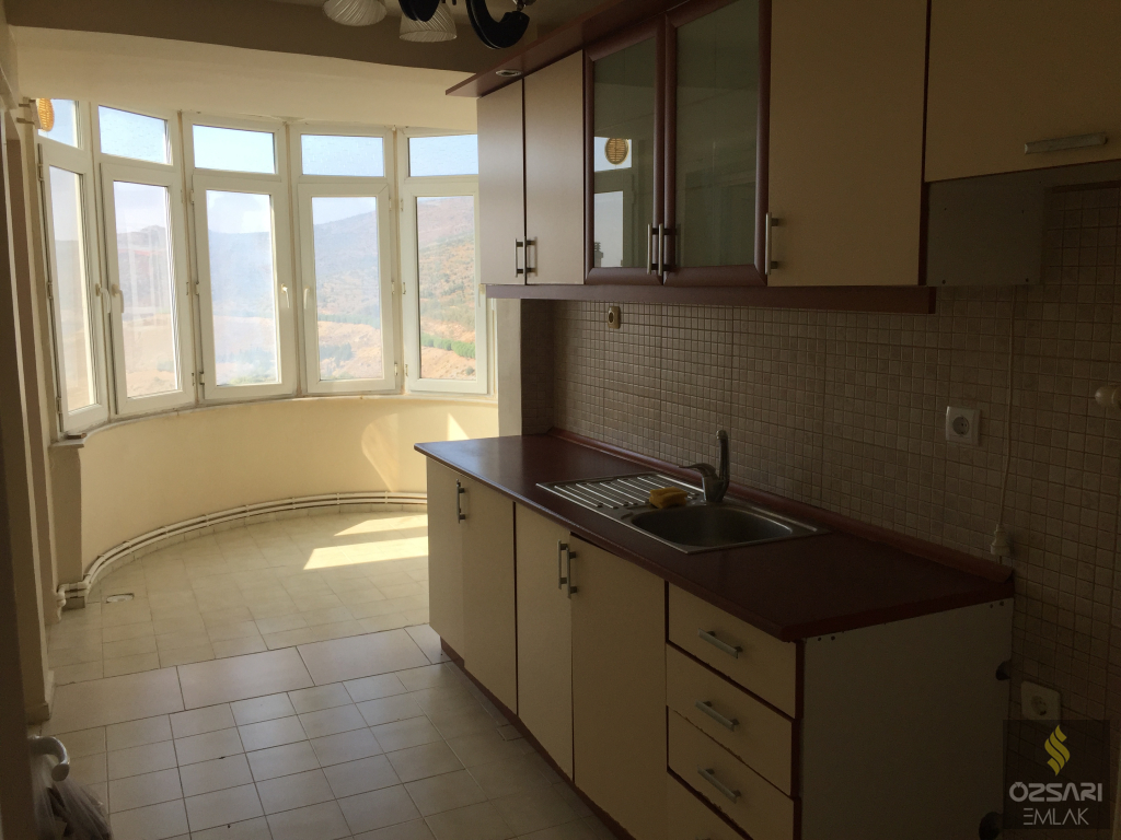 BORNOVA EVKA 4 3+1 GÜNEY CEPHE DOĞALGAZLI KİRALIK DAİRE