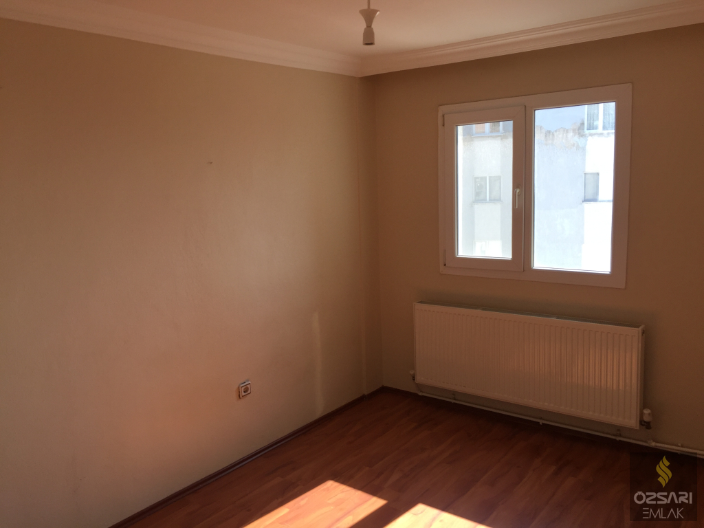 BORNOVA EVKA 4 3+1 GÜNEY CEPHE DOĞALGAZLI KİRALIK DAİRE