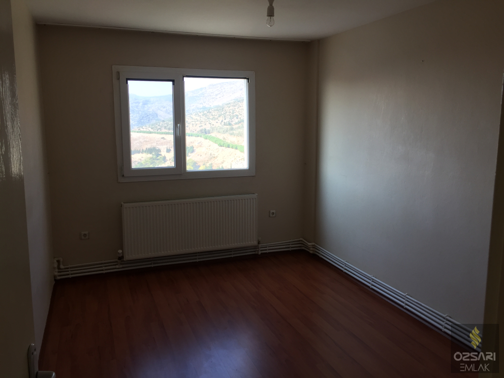 BORNOVA EVKA 4 3+1 GÜNEY CEPHE DOĞALGAZLI KİRALIK DAİRE