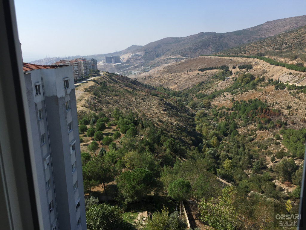 BORNOVA EVKA 4 3+1 GÜNEY CEPHE DOĞALGAZLI KİRALIK DAİRE