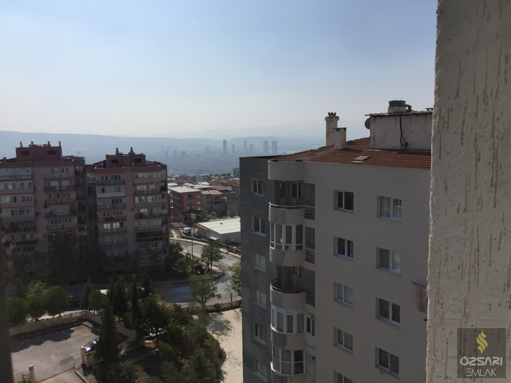 BORNOVA EVKA 4 3+1 GÜNEY CEPHE DOĞALGAZLI KİRALIK DAİRE