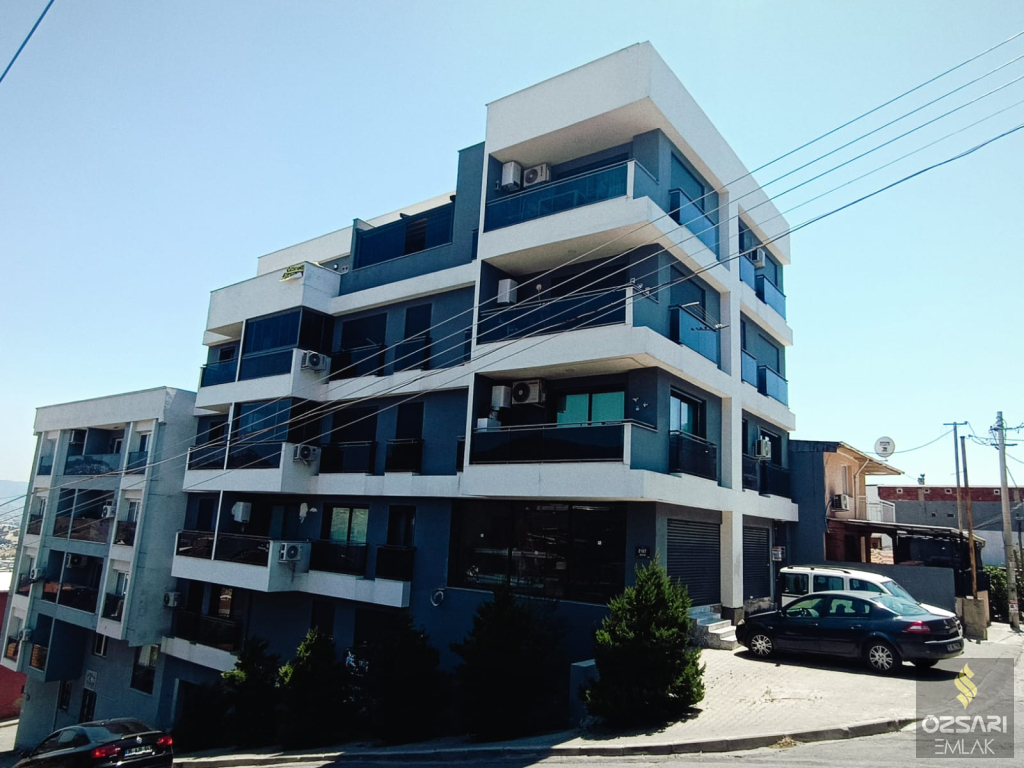 BORNOVA ŞEHİRHASTANESİ KARŞISI ÖZEL TERASLI EBEVEYN BANYOLU GİYİNME ODALI SATILI