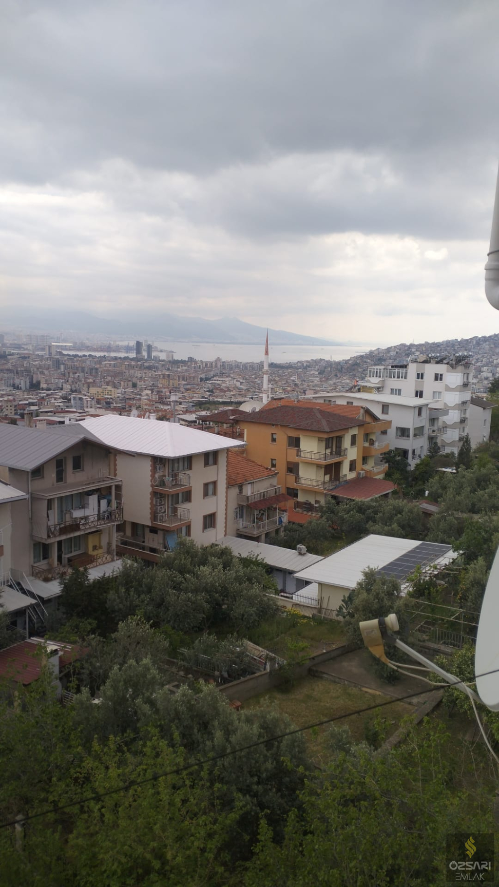 BORNOVA ATATÜRK MAH. 1+1, 100M2, EŞYALI KİRALIK DAİRE
