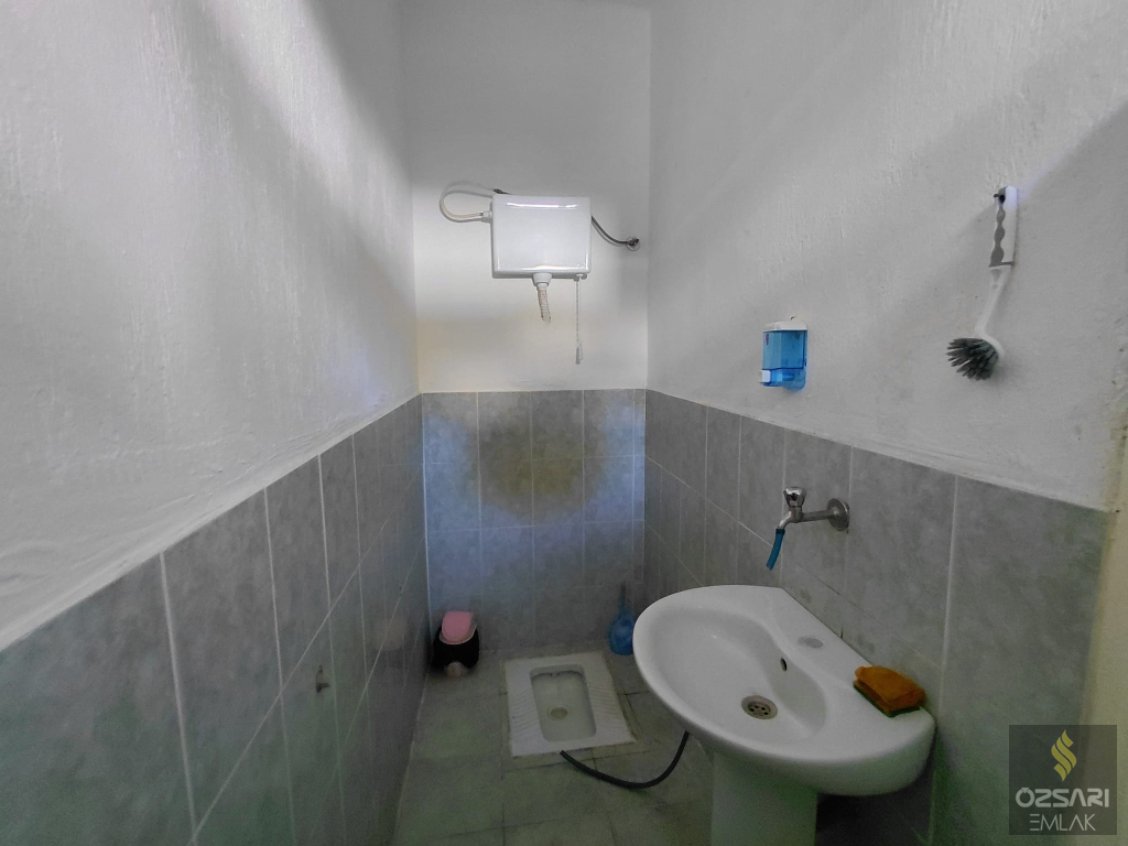 BORNOVA İNÖNÜ MAHALLESİNDE HER İŞE UYGUN KULLANIŞLI FERAH DÜKKAN