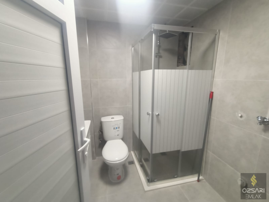 BORNOVA EVKA 1+1 DOĞALGAZLI YAPILI KAPALI MUTFAK KİRALIK DAİRE