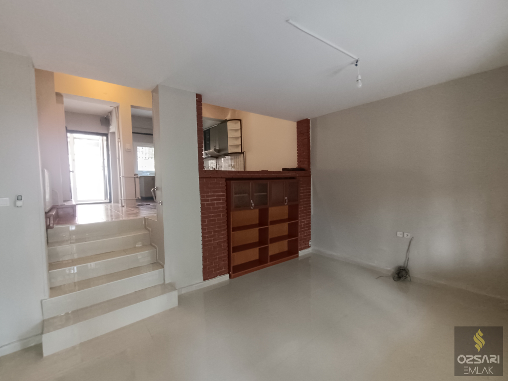 BORNOVA ATATÜRK MAHALLESİNDE MÜSTAKİL 3+1DUBLEKS BAHÇELİ SATILIK