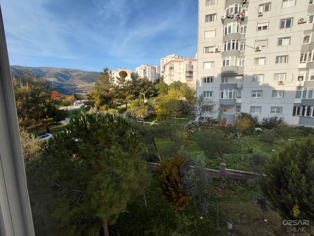 BORNOVA EVKA 4 2+1 DOĞALGAZLI SATILIK DAİRE