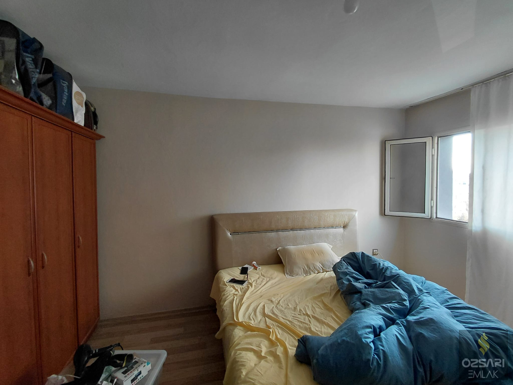 BORNOVA EVKA 4 DE 1+1 FİYATINA 2+1 KAPALI MUTFAK GÜNEY CEPHE SATILIK DAİRE