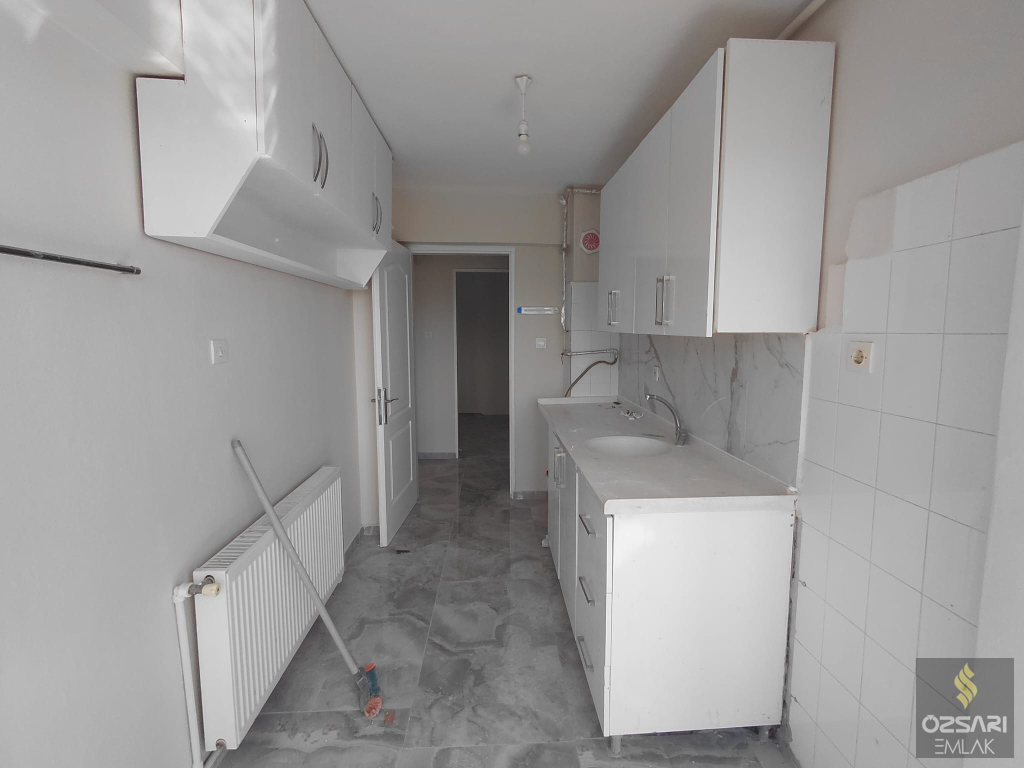 BORNOVA EVKA 4 FULL YAPILI GÜNEY CEPHE DOĞALGAZLI 3+1 KİRALIK DAİRE