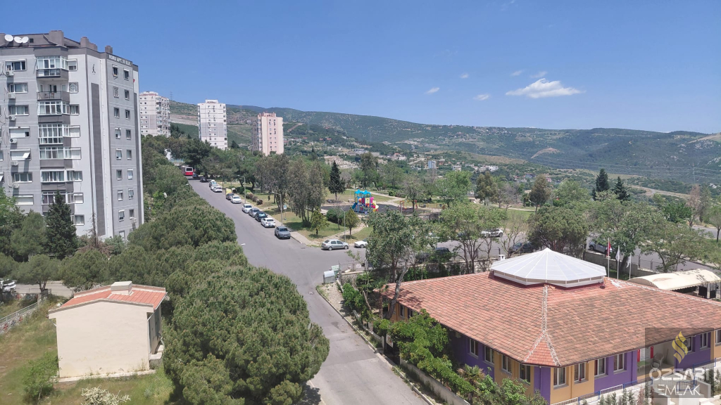 BORNOVA EVKA 4 2+1 DOĞALGAZLI FERAH KİRALIK DAİRE