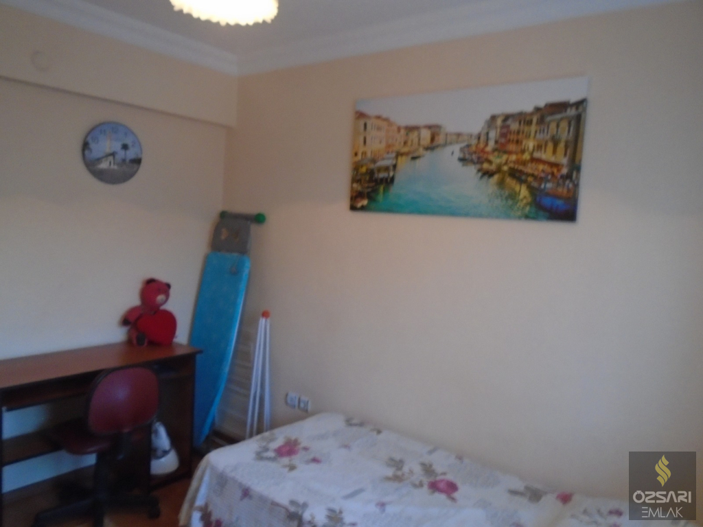 BORNOVA EVKA 4 MAHALLESİNDE FULL EŞYALI DOĞALGAZLI KLİMALI KİRALIK DAİRE