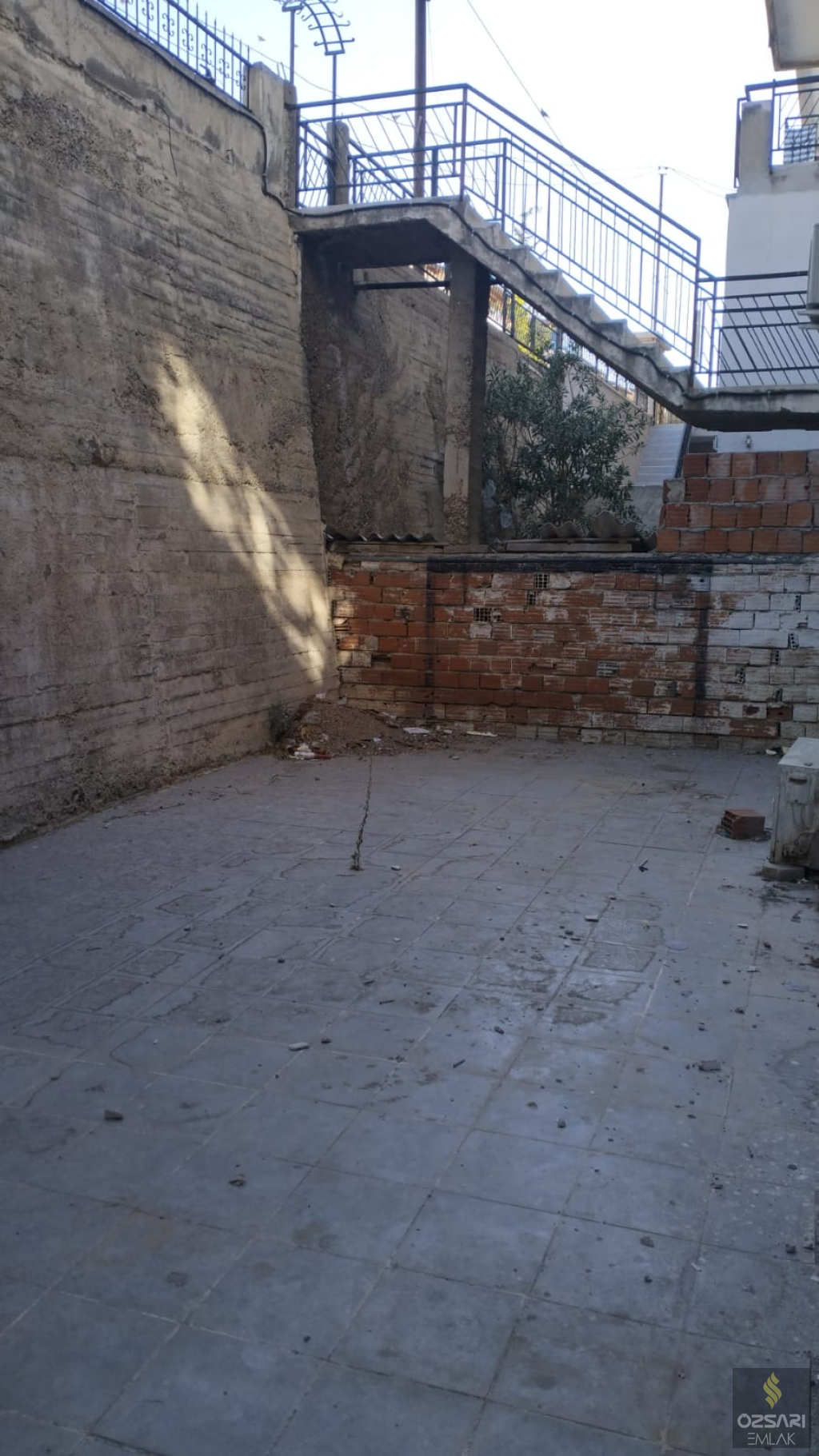 Bornova Atatürk mah. 3+1 Bahçe katı 3cephe Satılık Daire