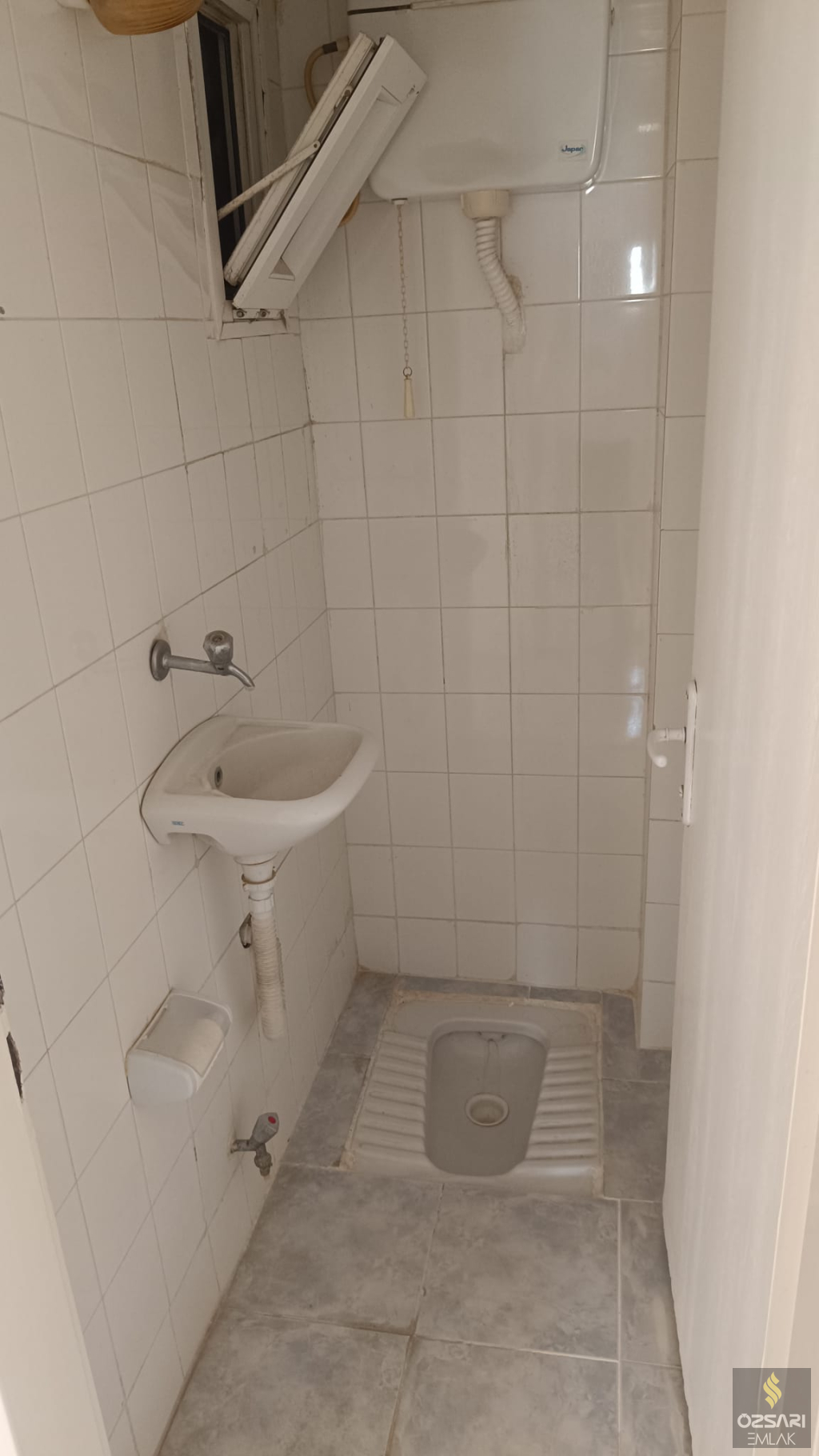 BORNOVA EVKA 4 3+1 DOĞALGAZLI KİRALIK DAİRE