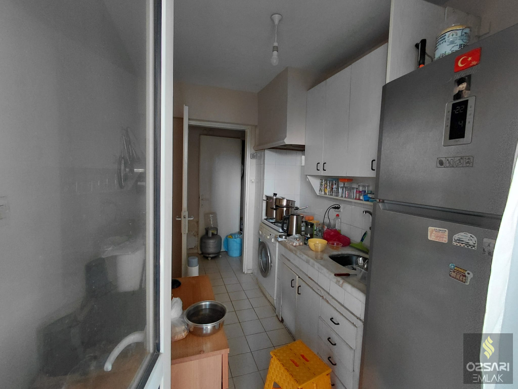 BORNOVA EVKA 4 DE 1+1 FİYATINA 2+1 KAPALI MUTFAK GÜNEY CEPHE SATILIK DAİRE