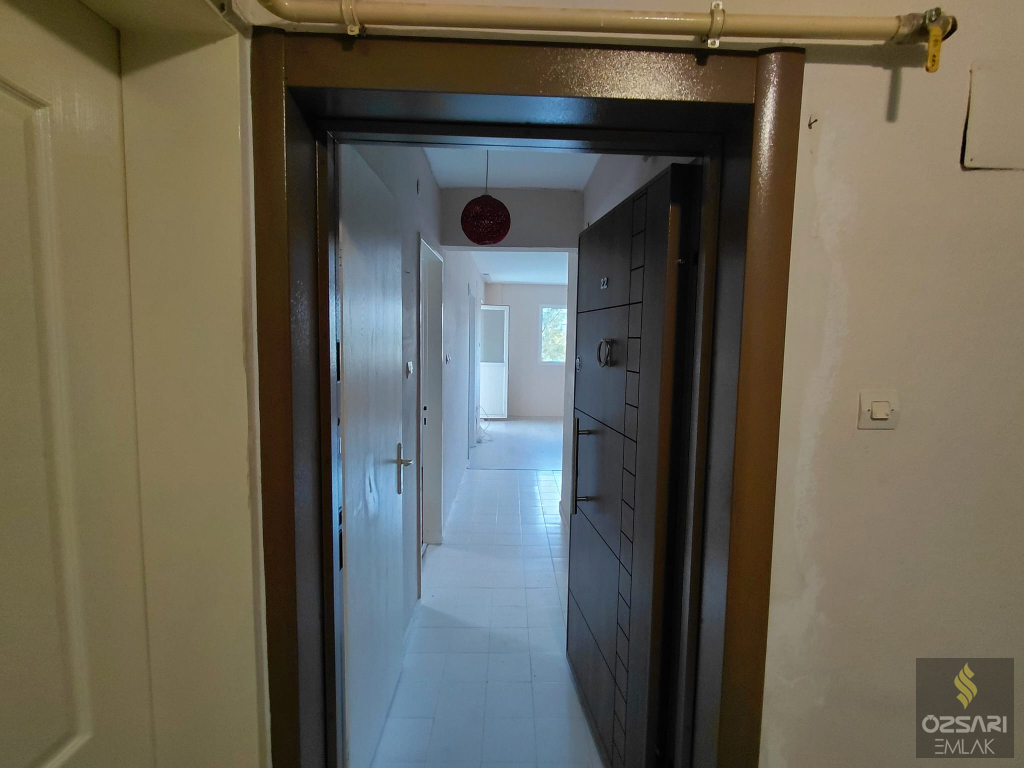 BORNOVA EVKA4 2+1 DOĞALGAZLI FERAH KİRALIK DAİRE