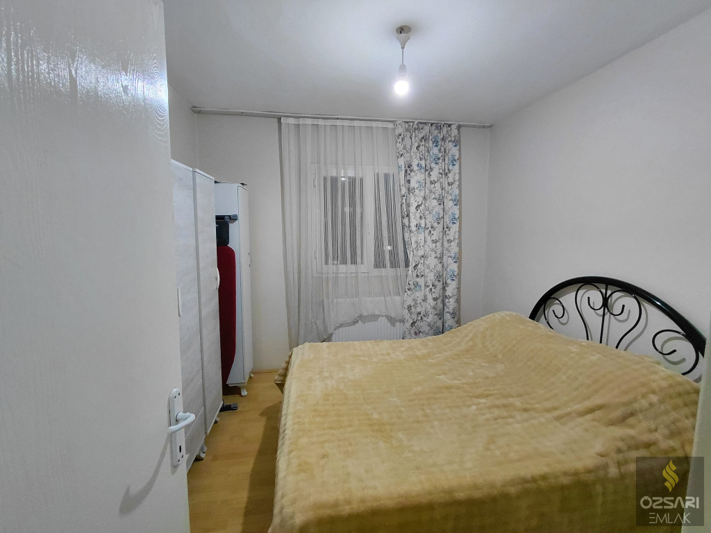BORNOVA EVKA4 2+1 KAPALI MUTFAK DOĞALGAZLI GÜNEYCEPHE SATILIK DAİRE