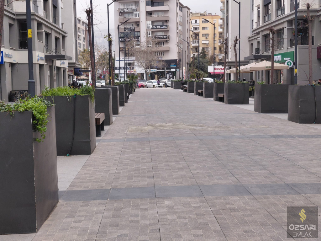 İŞLEK NOKTADA ALTIN DEĞERİNDE DEVREN SATILIK BURGER VE PİZZA SALONU