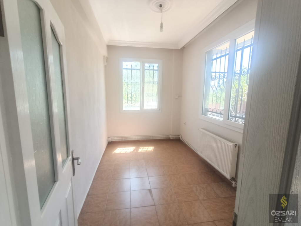 BORNOVA İNÖNÜ MAHALLESİNDE 2+1 DOĞALGAZLI KİRALIK DAİRE