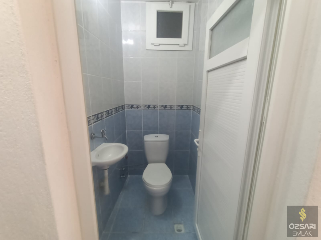 BORNOVA İNÖNÜ MAHALLESİNDE 2+1 DOĞALGAZLI KİRALIK DAİRE