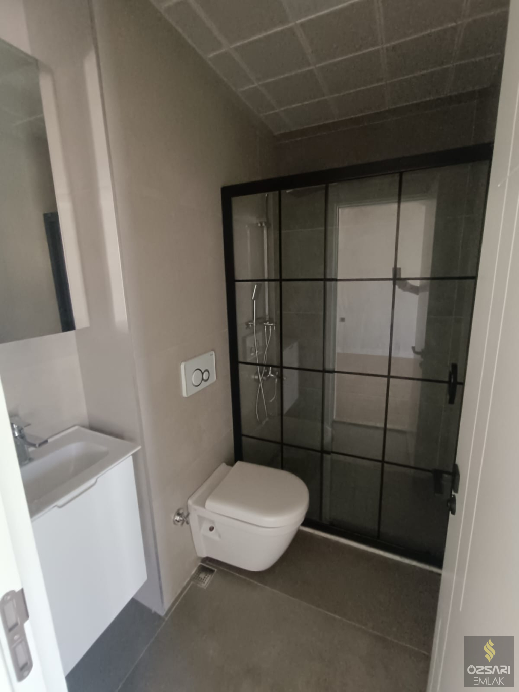 BORNOVA ŞEHİRHASTANESİ KARŞISI ÖZEL TERASLI EBEVEYN BANYOLU GİYİNME ODALI SATILI