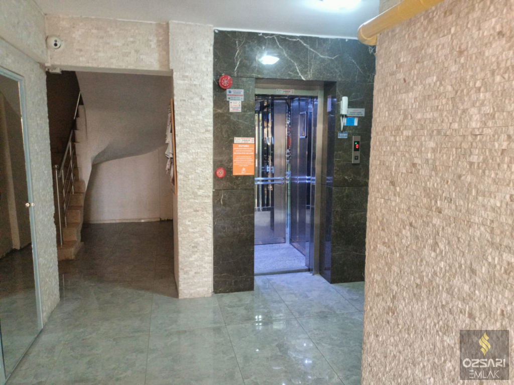 BORNOVA İNÖNU BARBAROS CADDESİNDE EGEYAŞAM EVLERİ SİTESİNDE 3+1FULL YAPILI DAİRE
