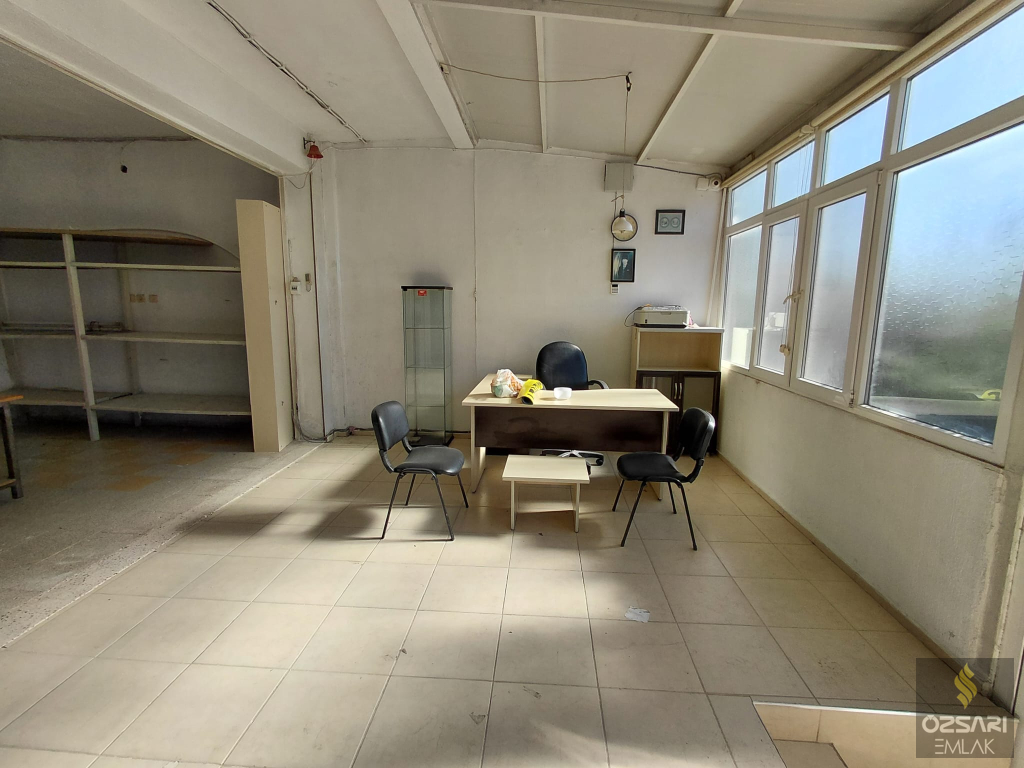 BORNOVA İNÖNÜ MAHALLESİNDE HER İŞE UYGUN KULLANIŞLI FERAH DÜKKAN