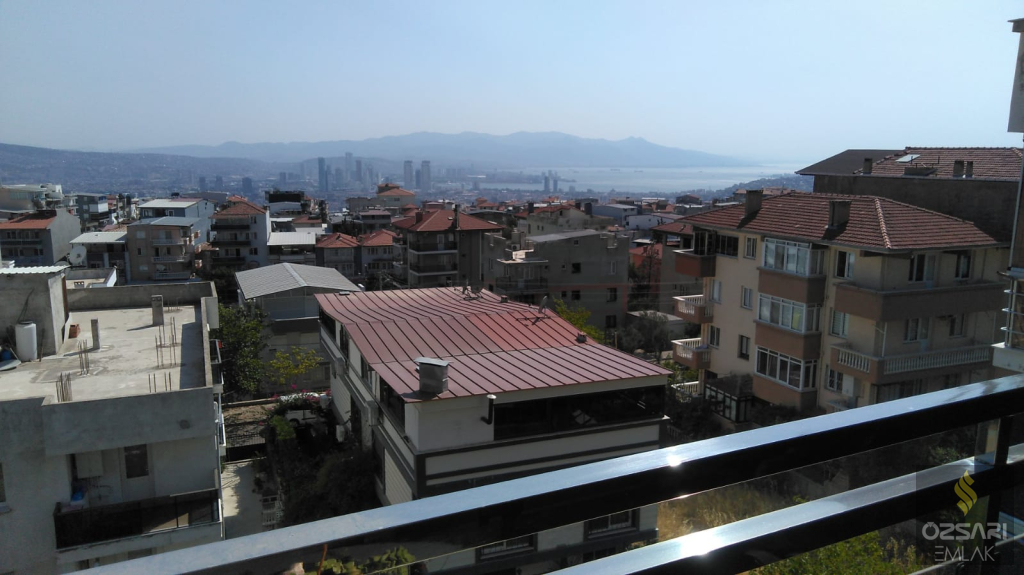 Bornova İnönü mah. 2+1 doğalgazlı klimalı,Deniz ve Bahçe m...