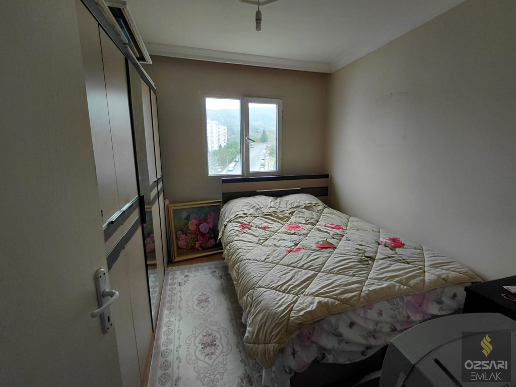 BORNOVA EVKA 4 YAPILI DENİZ MANZARALI 2+1 KAPALI MUTFAK FIRSAT DAİRE