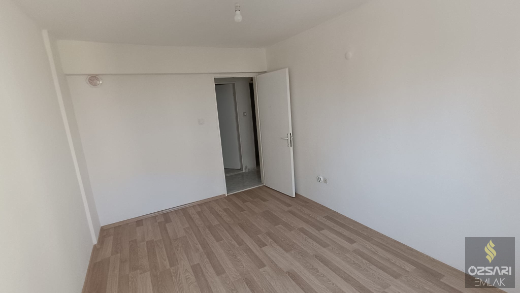 BORNOVA EVKA 4 3+1 DOĞALGAZLI KİRALIK DAİRE