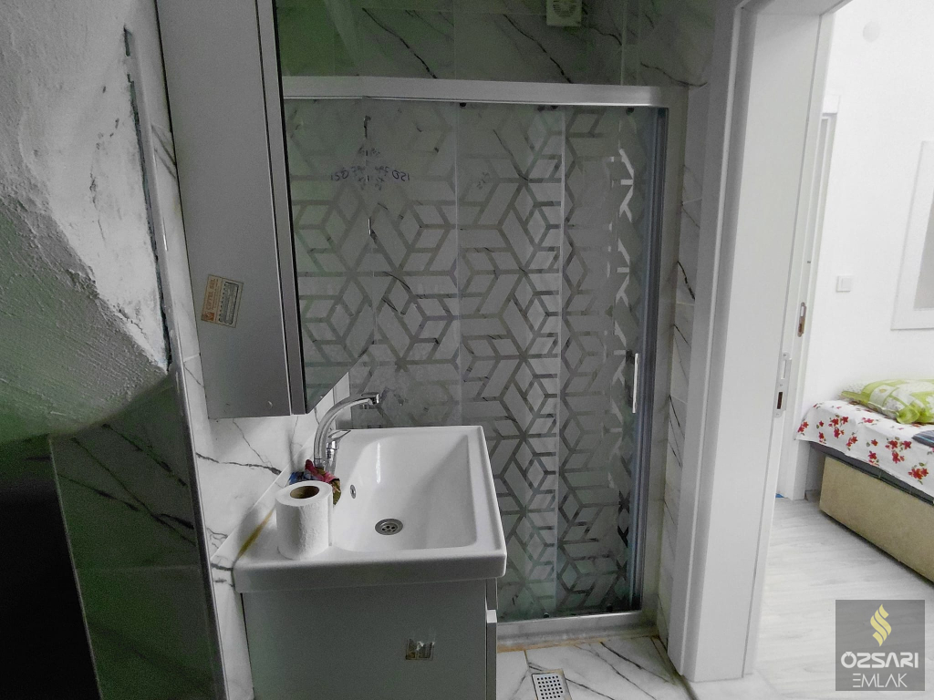 BORNOVA ATATÜRK MAHALLESİNDE 1+1 İKİADET FULL EŞYALI KLİMALI KİRALIK DAİRE YENİ