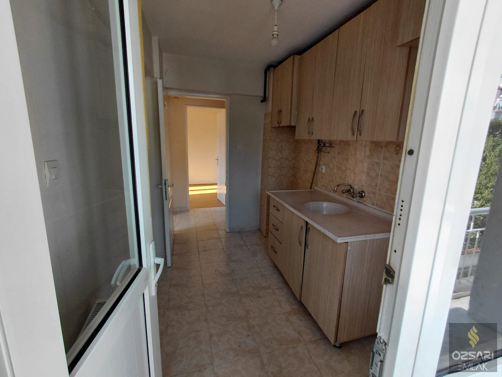 BORNOVA EVKA 4 3+1 YAPILI DOĞALGAZLI KİRALIK DAİRE