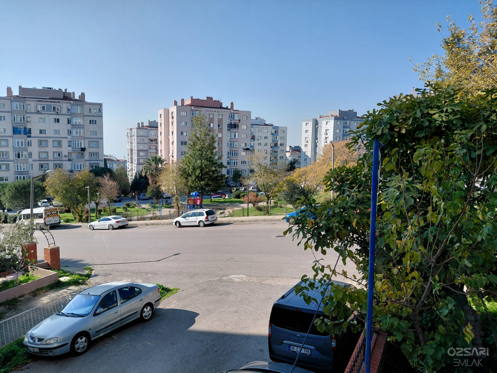 BORNOVA EVKA 4 DE 1+1 FİYATINA 2+1 KAPALI MUTFAK GÜNEY CEPHE SATILIK DAİRE