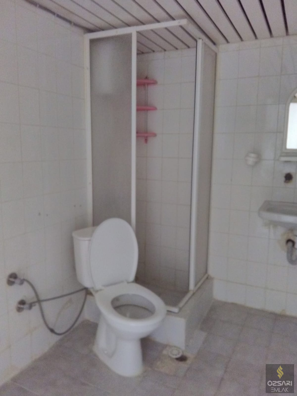 BORNOVA EVKA 4 3+1 DOĞALGAZLI KİRALIK DAİRE