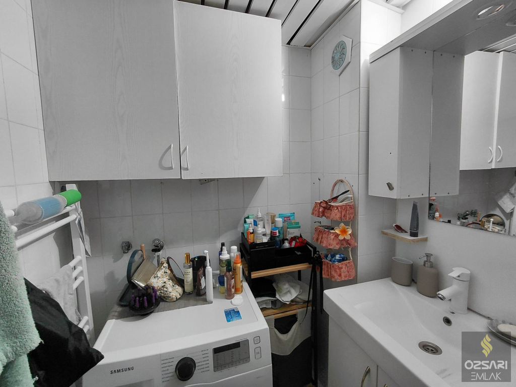 BORNOVA EVKA4 2+1 KAPALI MUTFAK DOĞALGAZLI GÜNEYCEPHE SATILIK DAİRE