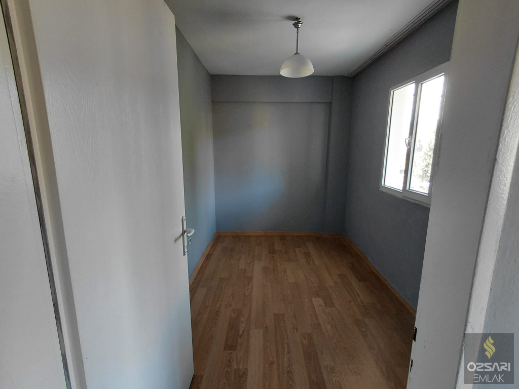 BORNOVA EVKA 4 2+1 AÇIK MUTFAK DOĞALGAZLI KİRALIK DAİRE