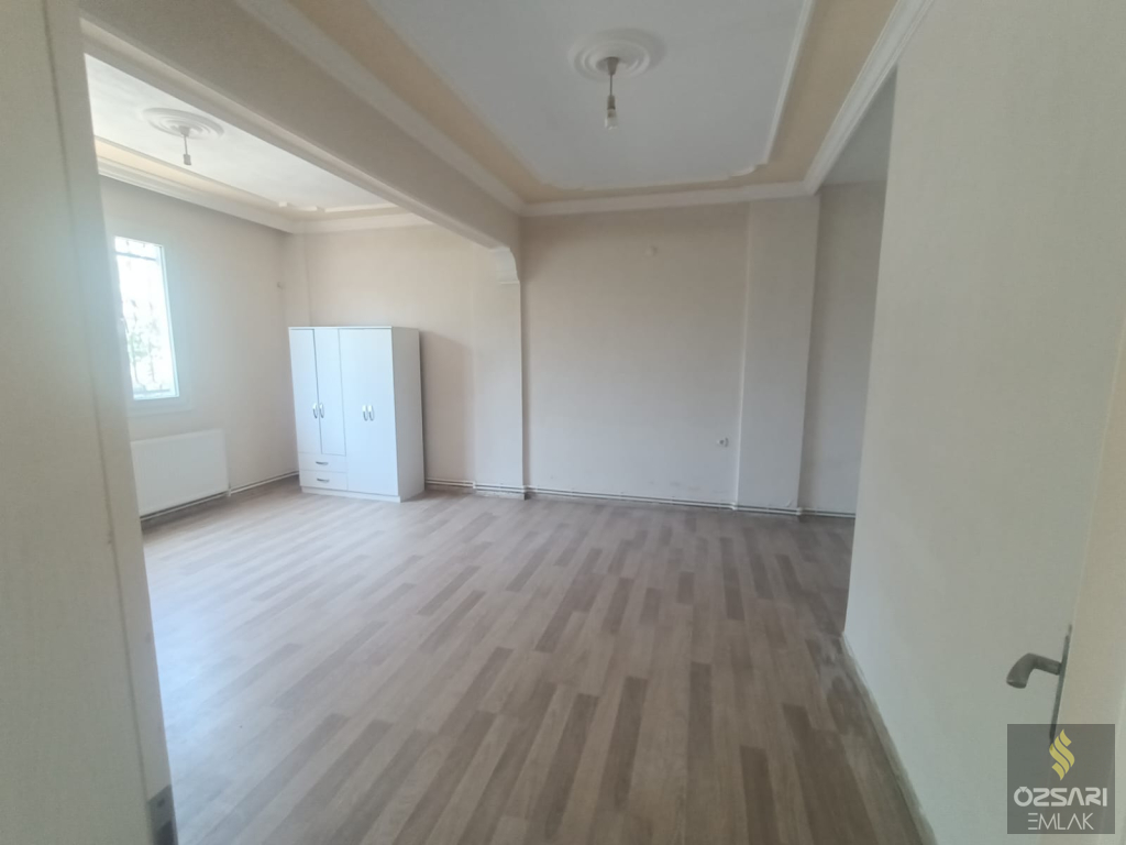 BORNOVA İNÖNÜ MAHALLESİNDE 2+1 DOĞALGAZLI KİRALIK DAİRE
