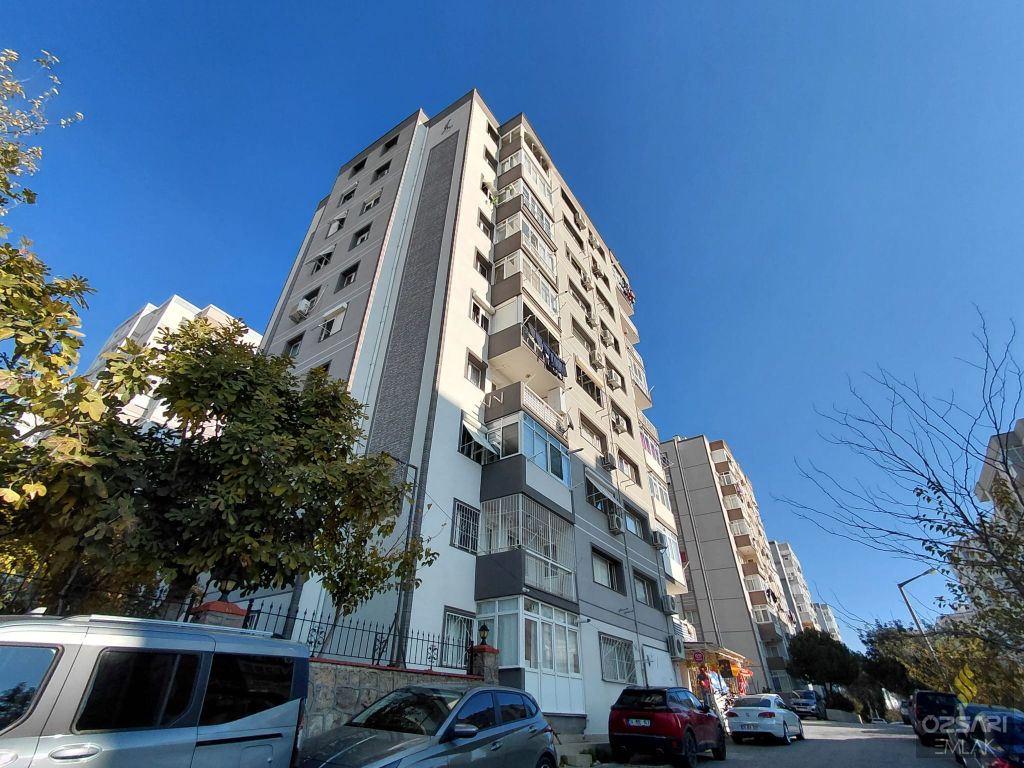 BORNOVA EVKA 4 DE 1+1 FİYATINA 2+1 KAPALI MUTFAK GÜNEY CEPHE SATILIK DAİRE