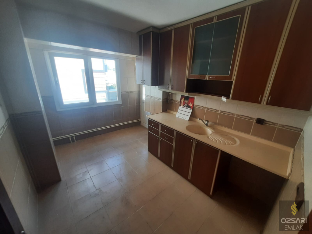 Bornova İnönü mah. 2+1 geniş doğalgazlı kiralık Daire