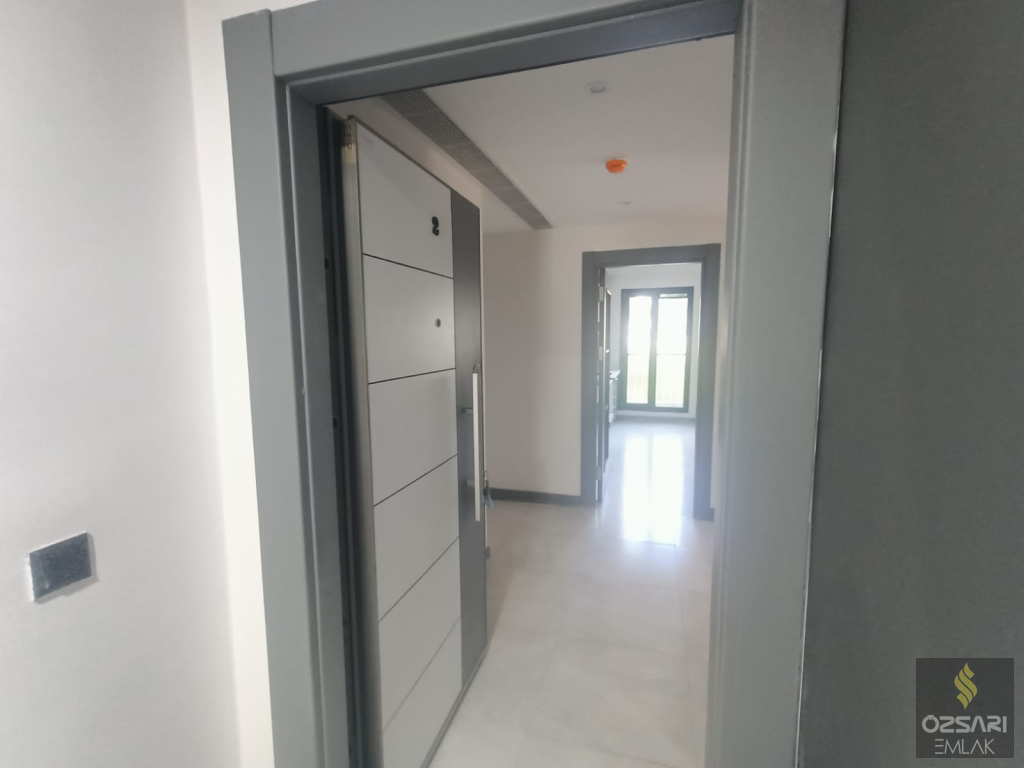 BAYRAKLI\'DA YÜZBAŞI HAKKI CADDESİNE YAKIN 3+1 SIFIR DAİRE