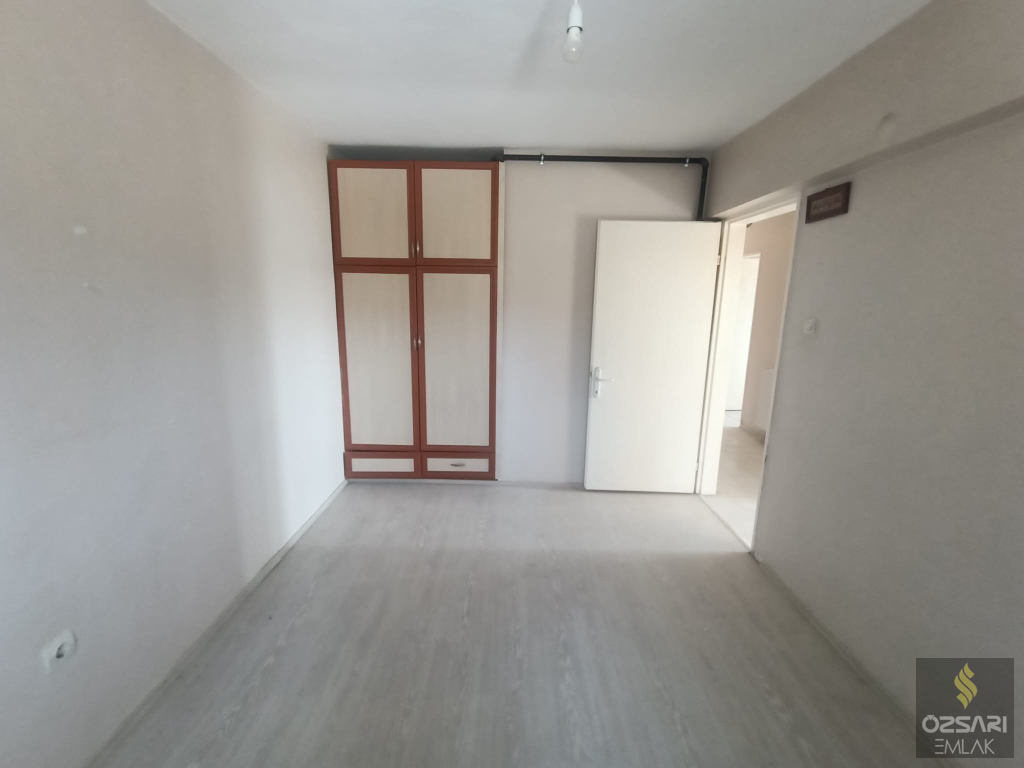 BORNOVA EVKA 4 3+1 DOĞALGAZLI KİRALIK DAİRE