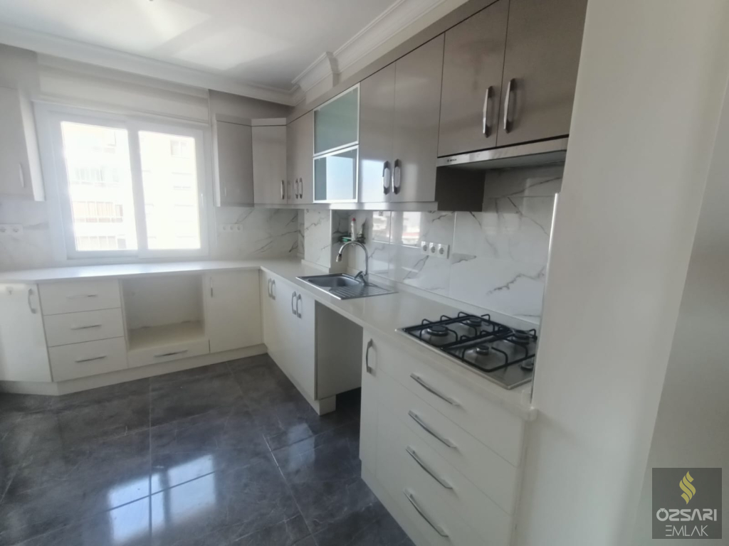 BORNOVA İNÖNU BARBAROS CADDESİNDE EGEYAŞAM EVLERİ SİTESİNDE 3+1FULL YAPILI DAİRE